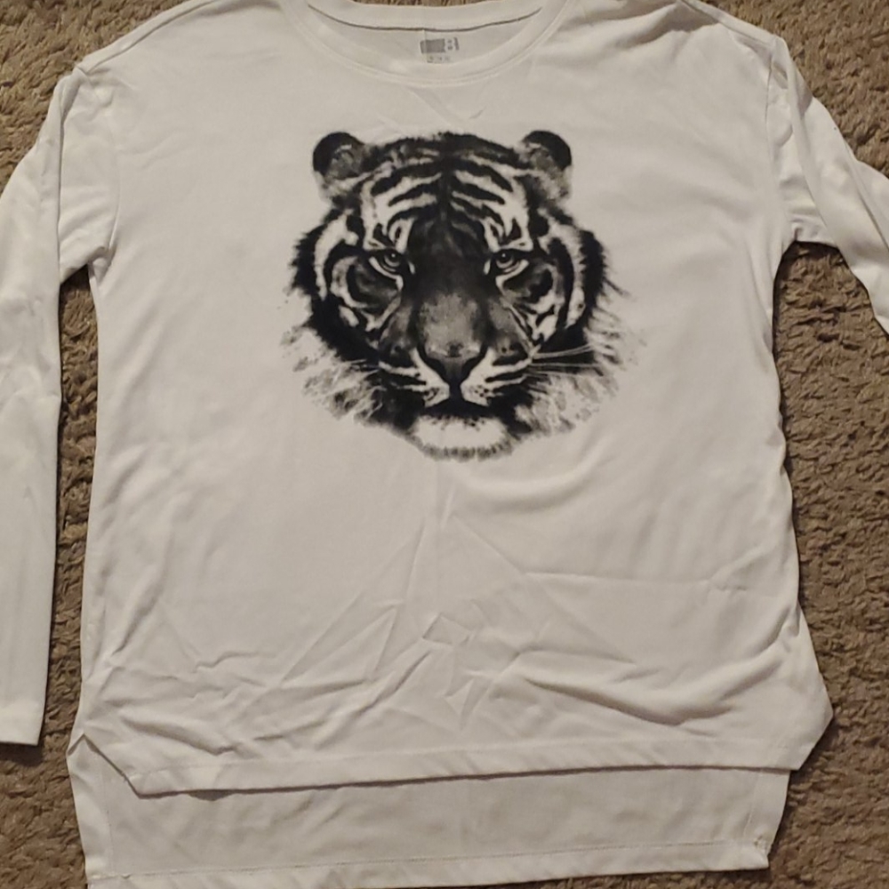 Girls 14/16 Long sleeve tiger shirt NWOT